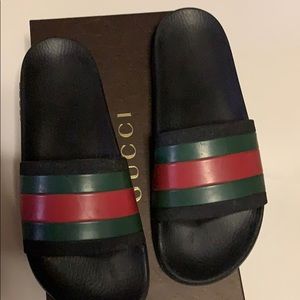 Used Gucci flip flops